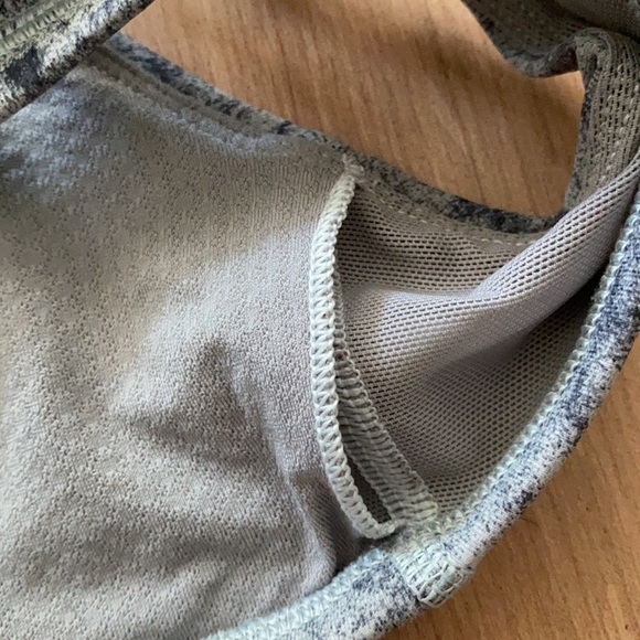 Lululemon sports bra - Picture 4 of 4